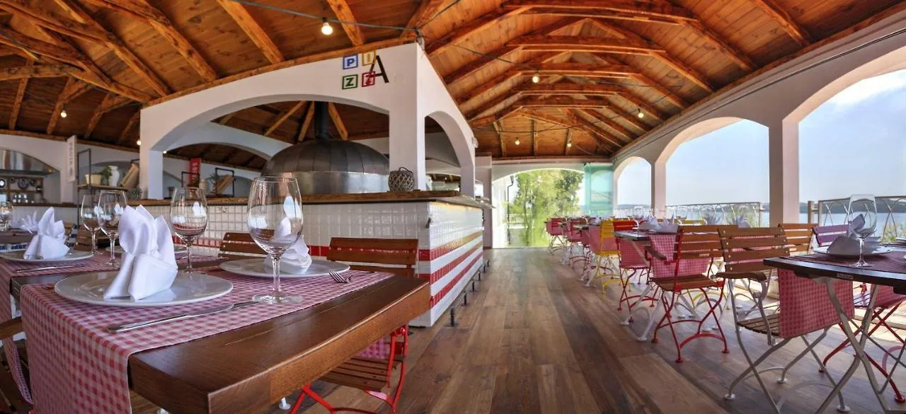 Happy Camp Mobile Homes In Camping Amadria Park Camping Trogir 3*, Seget Vranjica
